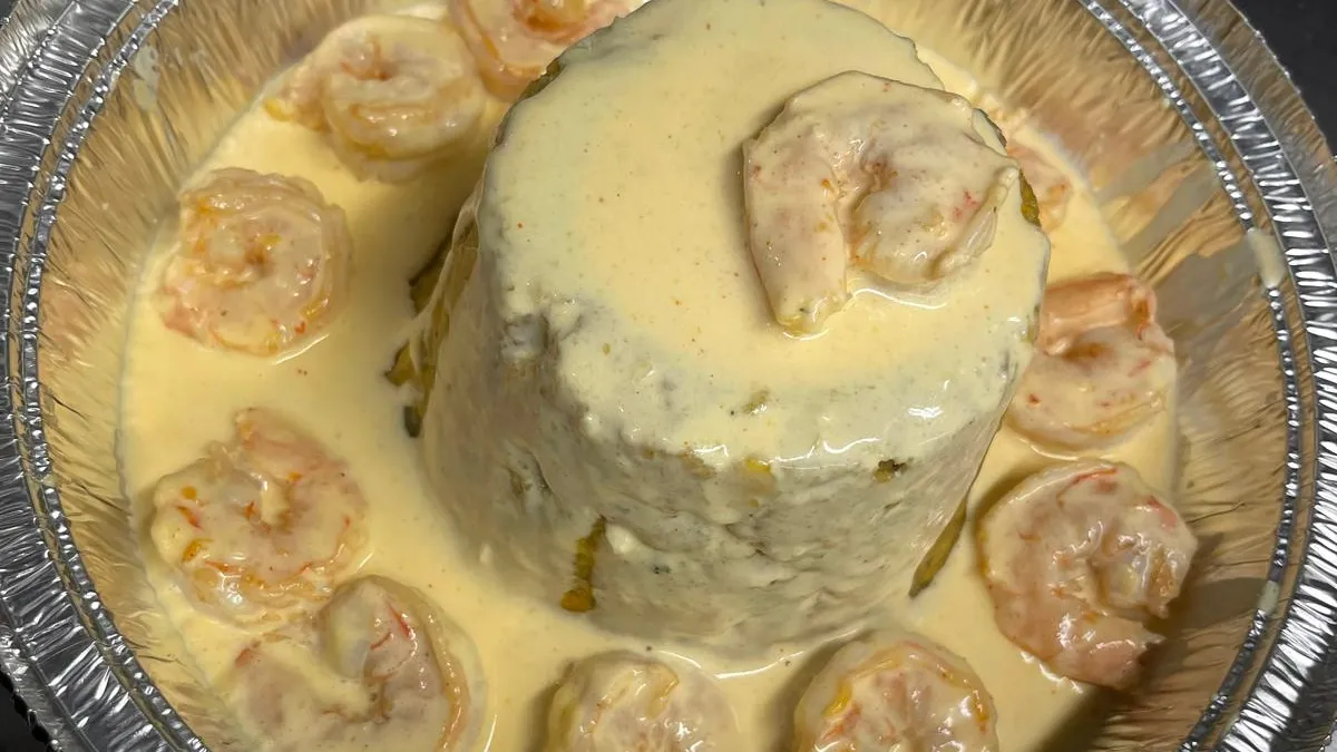 Mofongo de camarones en salsa blanca